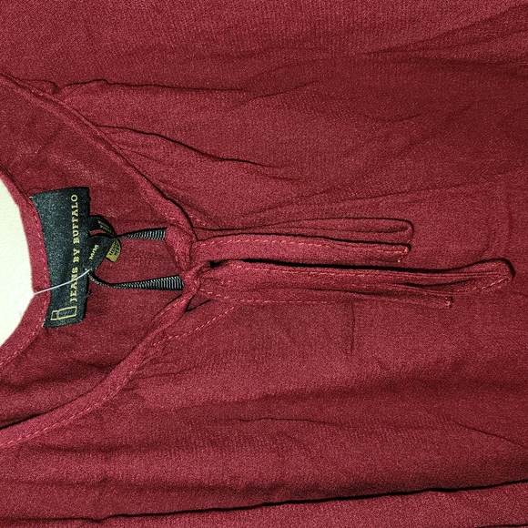 Cold Shoulder Top - Picture 2 of 8